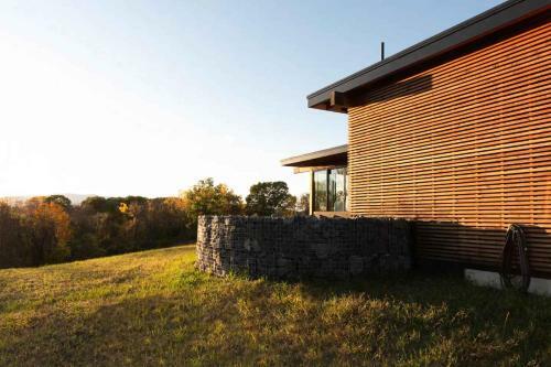 Modern Glass House With Pool & Catskill Views In Hudson Valley