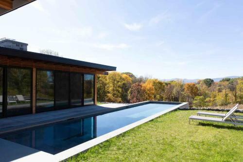 Modern Glass House With Pool & Catskill Views In Hudson Valley