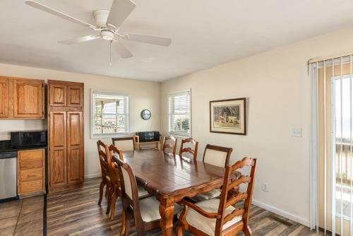 Nikkis Place By Oak Island Accommodations