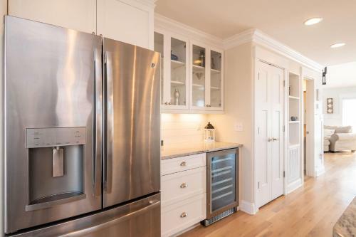 A Sea View Cottage By Oak Island Accommodations