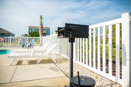 A Sea View Cottage By Oak Island Accommodations