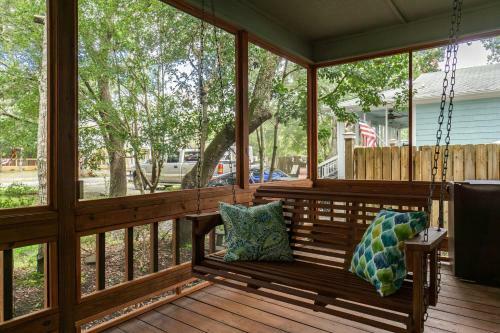Beach Happy By Oak Island Accommodations