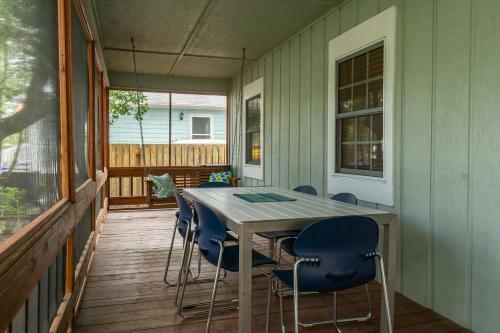 Beach Happy By Oak Island Accommodations