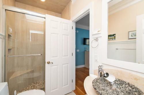 Champagne Shore By Oak Island Accommodations