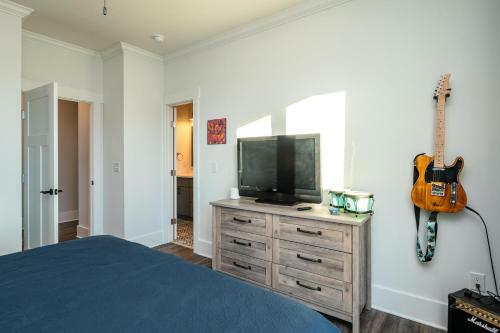 Long Call By Oak Island Accommodations