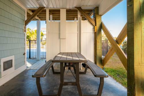 Long Call By Oak Island Accommodations