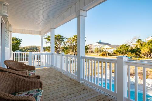Long Call By Oak Island Accommodations