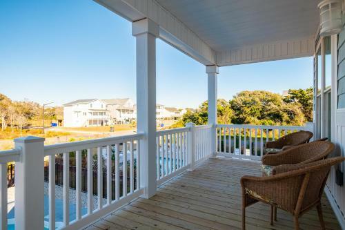 Long Call By Oak Island Accommodations