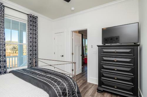 Long Call By Oak Island Accommodations