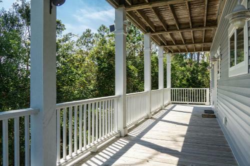 Southern Charm By Oak Island Accommodations