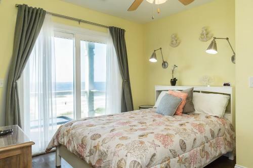 The Salty Dog By Oak Island Accommodations