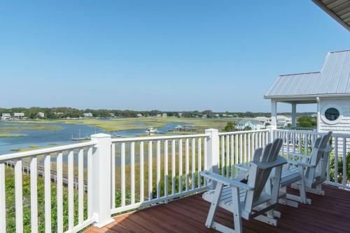 Island Tower By Oak Island Accommodations