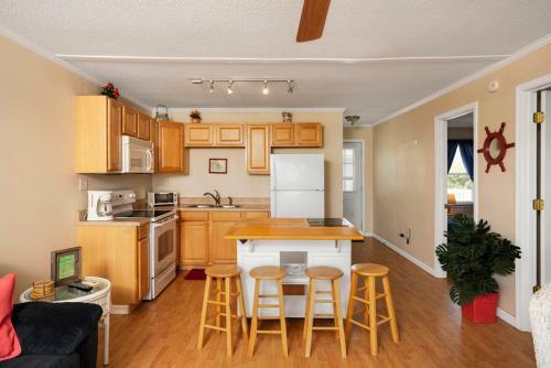 Apartamento The Hideaway By Oak Island Accommodations