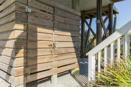 Kiki Hut By Oak Island Accommodations