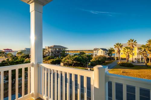 The Sandcastle By Oak Island Accommodations