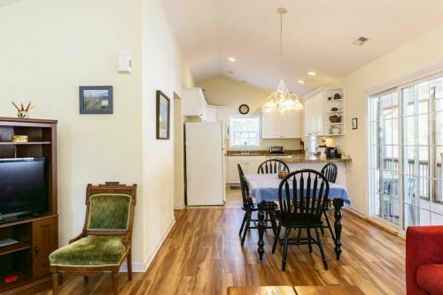 Island Delight By Oak Island Accommodations