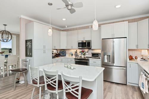 Kings Lynn Inn By Oak Island Accommodations
