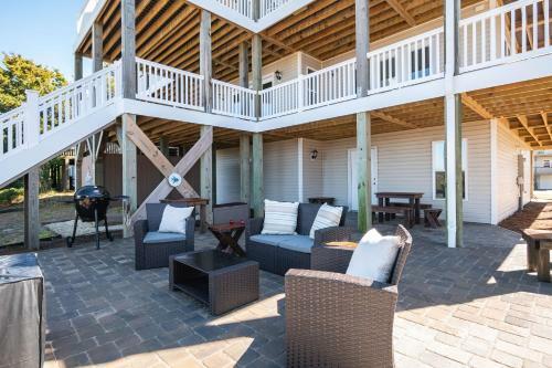Kings Lynn Inn By Oak Island Accommodations