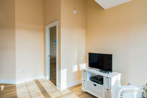 Emerald Breeze By Oak Island Accommodations