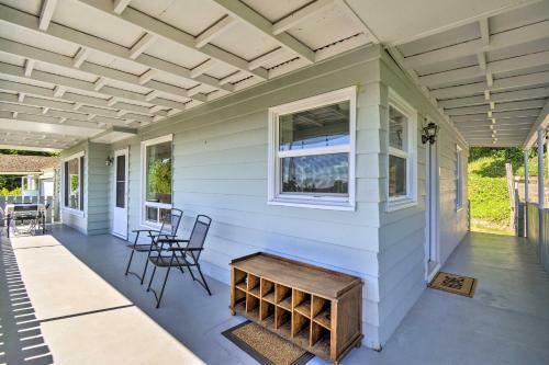 Scenic Bremerton Getaway With Spacious Deck!