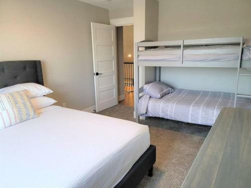 Octopus Lair, Walk To Beach, A/c, Shuffleboard, Dogsok