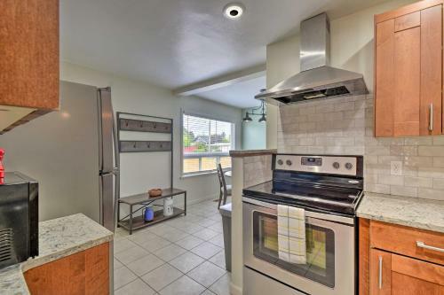 Cozy Tacoma Home Close To Beaches And Boating!
