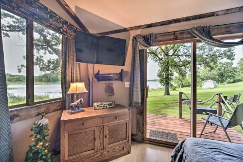 Unique 3-building Home With Gorgeous Lake Views