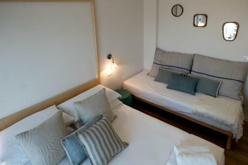 Hostal La Sirena Rooms