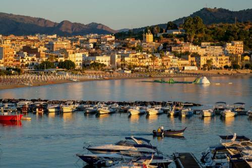 Hostal La Sirena Rooms