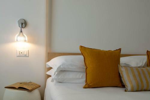 Hostal La Sirena Rooms