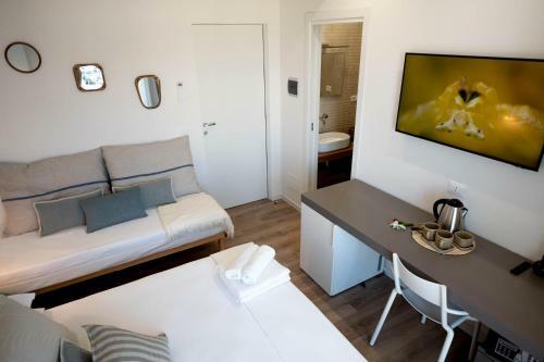 Hostal La Sirena Rooms