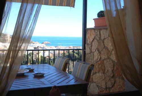 Lets Holidays Sea Views Apartment In Sa Gabarra
