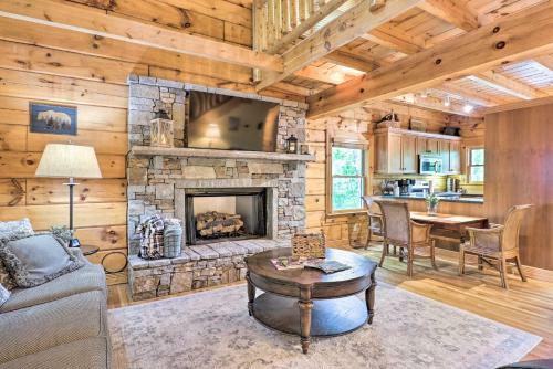 Cozy Retreat With Deck And Sapphire Resort Access!