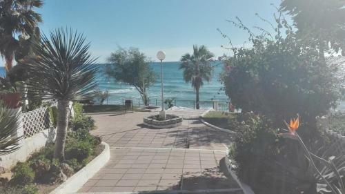 Calahonda Beach- Golf Apartment