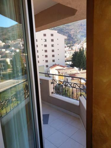 "lux Apartmani M-mili?"