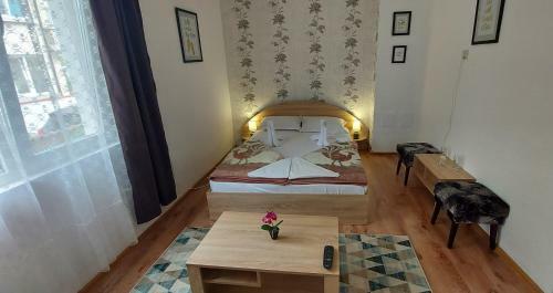 Hostal Three Bedroom Apartment