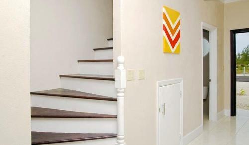 Two-bedroom Townhouse Near Coral Harbour Beach