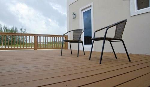 Two-bedroom Townhouse Near Coral Harbour Beach
