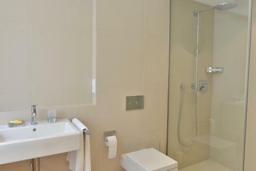 Kolonada Luxury 3 Bedroom Apartment Manes