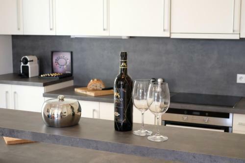 Kolonada Luxury 3 Bedroom Apartment Manes