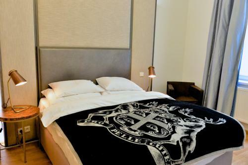 Kolonada Luxury 3 Bedroom Apartment Manes