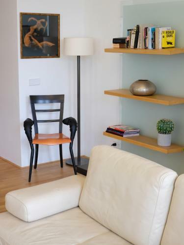 Kolonada Luxury 3 Bedroom Apartment Manes