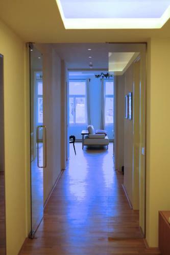 Kolonada Luxury 3 Bedroom Apartment Manes