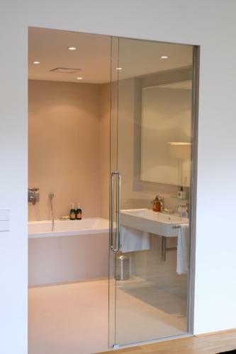 Kolonada Luxury 3 Bedroom Apartment Manes