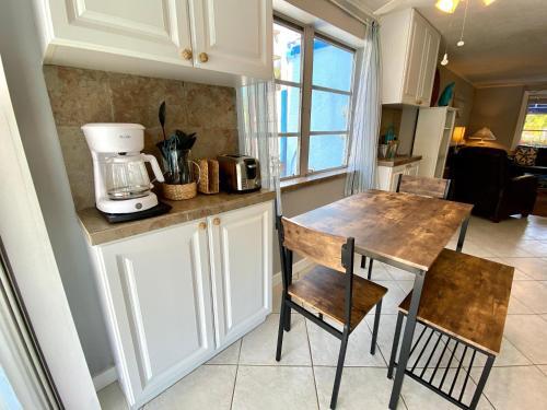 120 Bahia Via - Downstairs