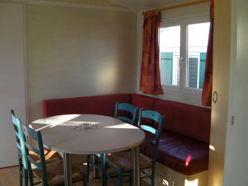 Camp-home Emplacement 99, 106,107