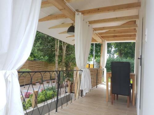 Bia?y Domek Pomiech�wek