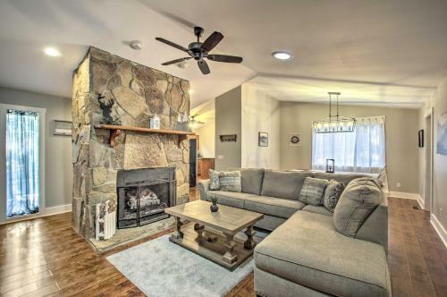 Massanutten Getaway With Fireplace Hike And Ski!