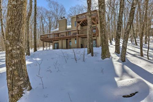 Bright Wintergreen Resort Home Deck And Grill!