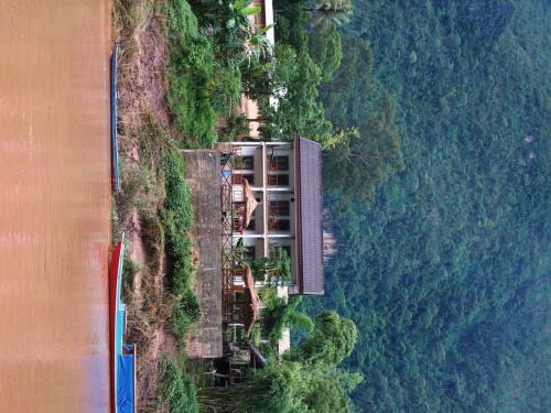 Hostal Nam Ou River Lodge